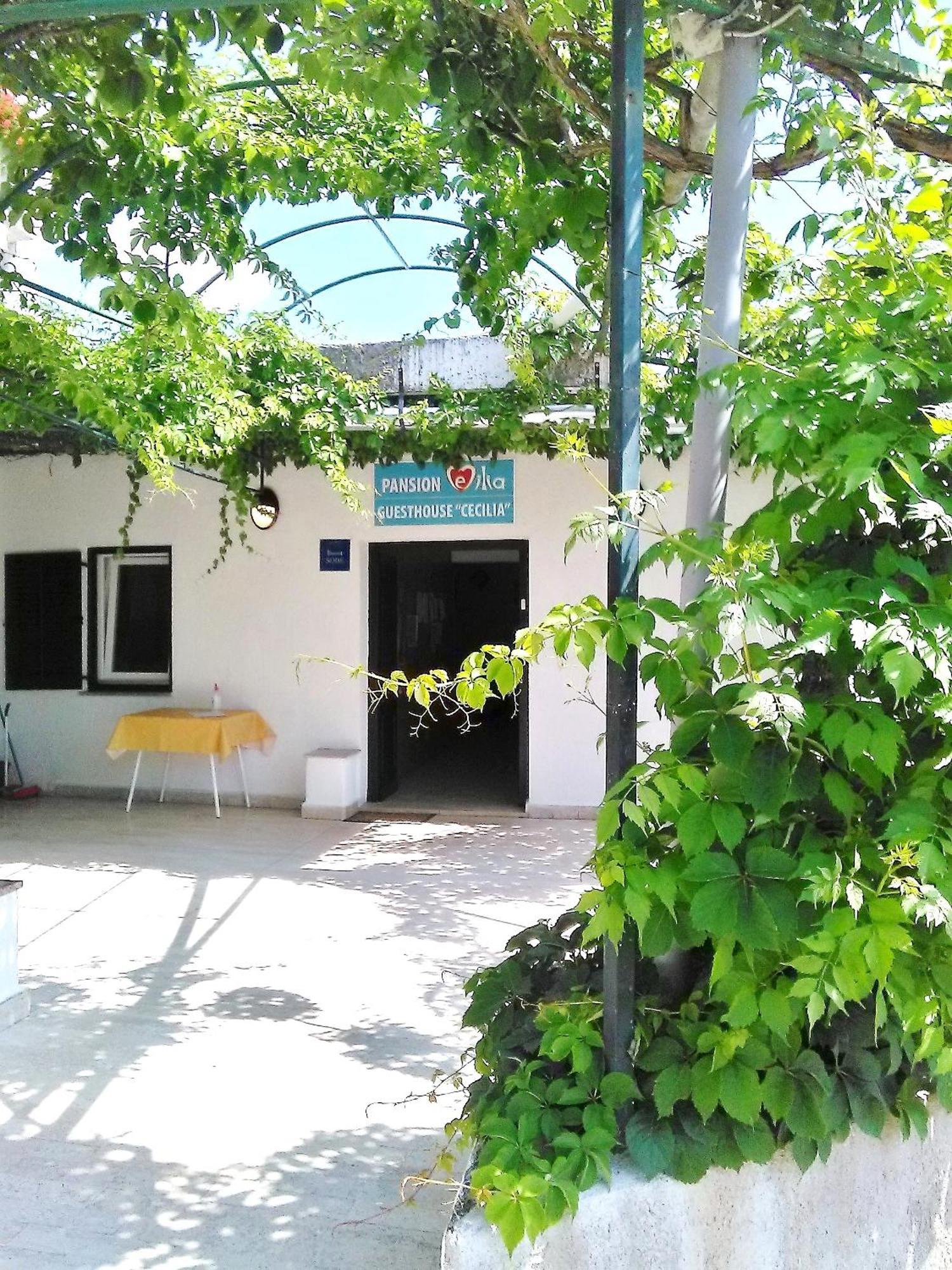 Guesthouse Cecilia Malinska Exterior photo